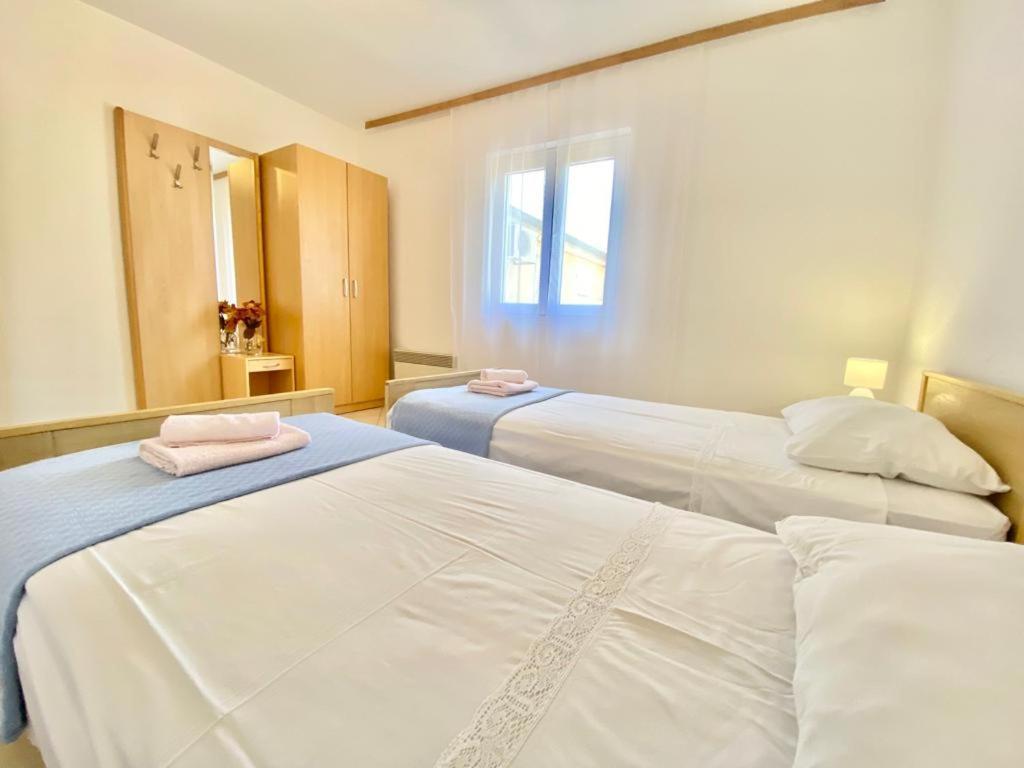 Porat Apartment สตารีกราด-ปาเคลนีซา ภายนอก รูปภาพ