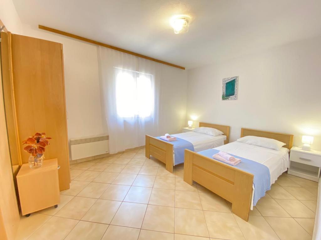 Porat Apartment สตารีกราด-ปาเคลนีซา ภายนอก รูปภาพ