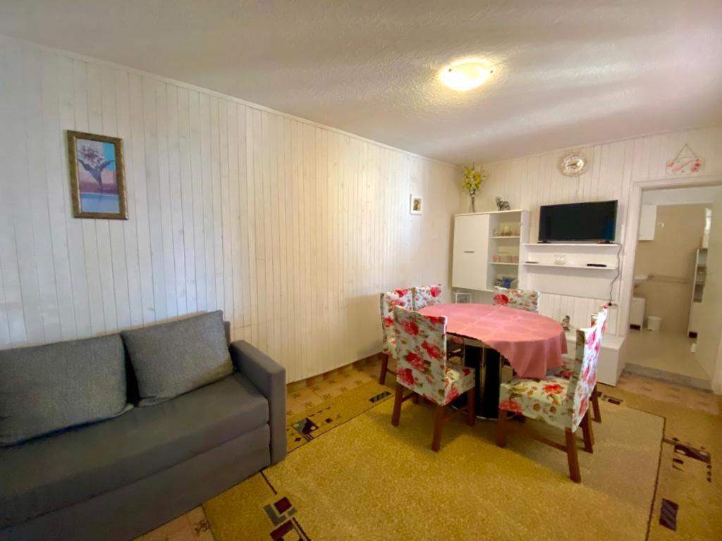 Porat Apartment สตารีกราด-ปาเคลนีซา ภายนอก รูปภาพ